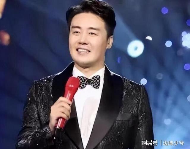 开云APP-他被称为最帅男高音，却对未来充满迷茫，如今儿子成了他的期望